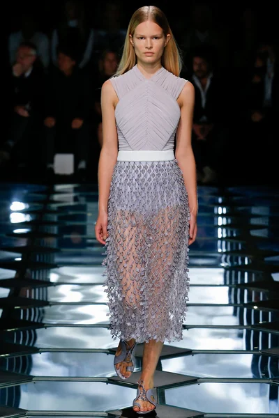 Look 14
